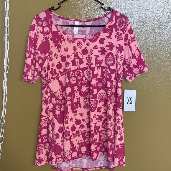 LuLaRoe Tops - Lularoe Disney Snow White XS perfect t